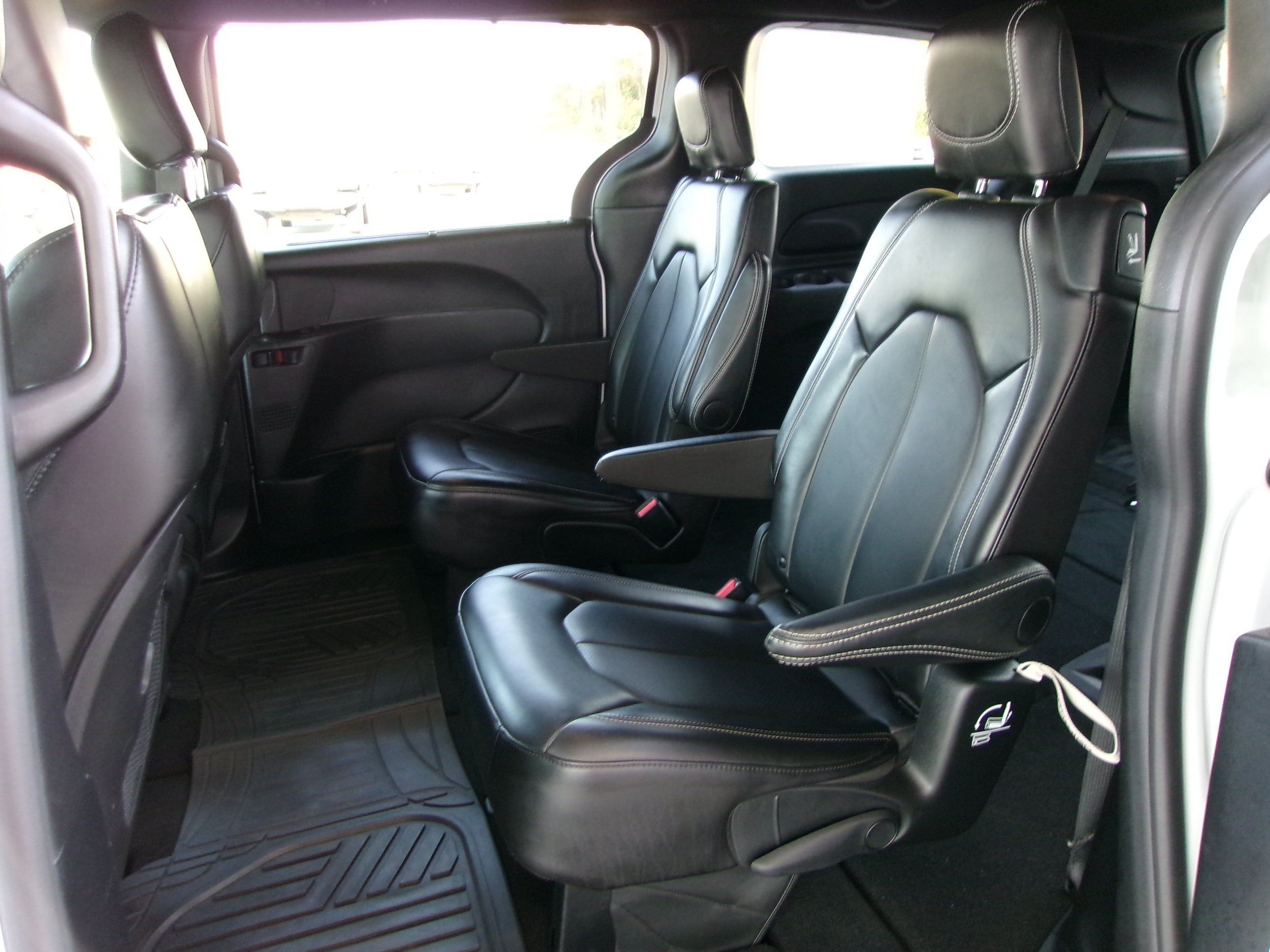 Used 2025 Chrysler Pacifica Select FWD image 17