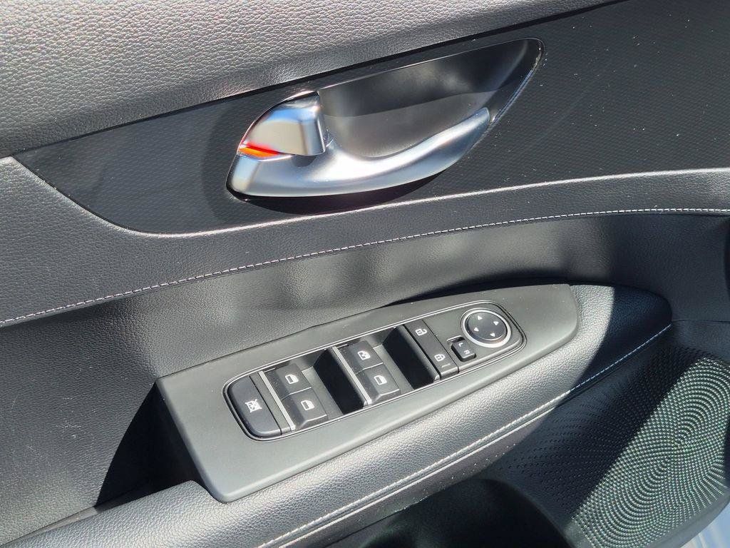 Used 2023 Kia Forte GT-Line FWD image 11