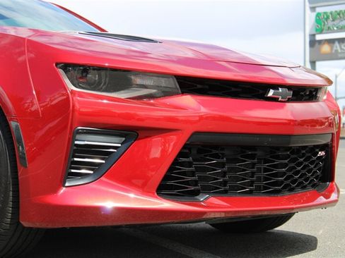 Used 2016 Chevrolet Camaro SS RWD image 8