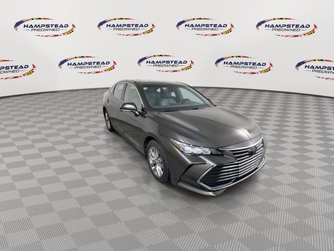 Used 2019 Toyota Avalon XLE image 2
