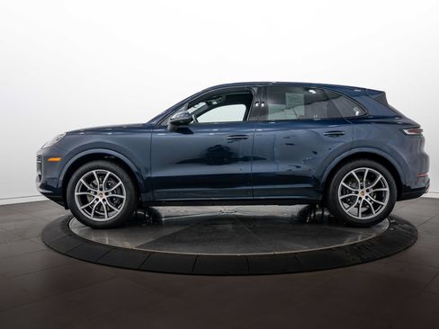 Certified 2026 Porsche Cayenne AWD/4WD image 2