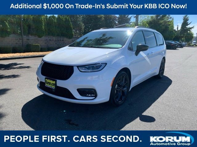 Used 2025 Chrysler Pacifica Limited FWD 360° Tour