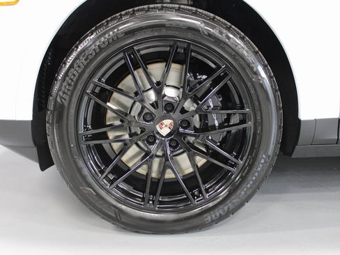 New 2026 Porsche Cayenne S image 11