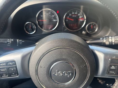 Used 2014 Jeep Wrangler Unlimited Rubicon AWD/4WD image 35