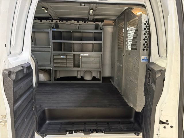 Used 2018 GMC Savana 2500 RWD image 22
