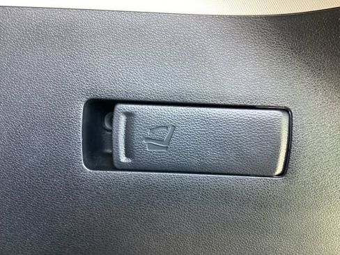 Used 2025 Kia Sportage LX FWD image 11