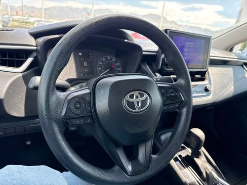 Used 2025 Toyota Corolla LE FWD image 14