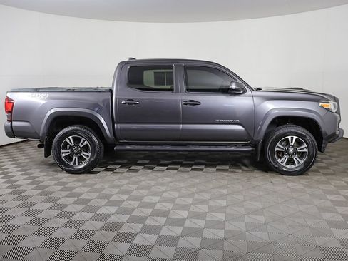 Used 2018 Toyota Tacoma TRD Sport AWD/4WD image 16