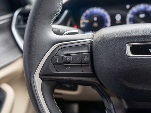 Used 2023 Jeep Grand Cherokee L Limited w/ Luxury Tech Group II image 24