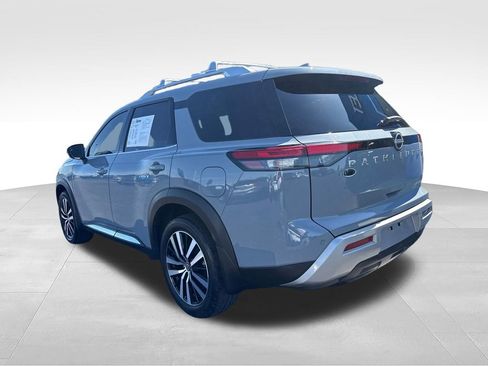 Used 2023 Nissan Pathfinder Platinum FWD image 3