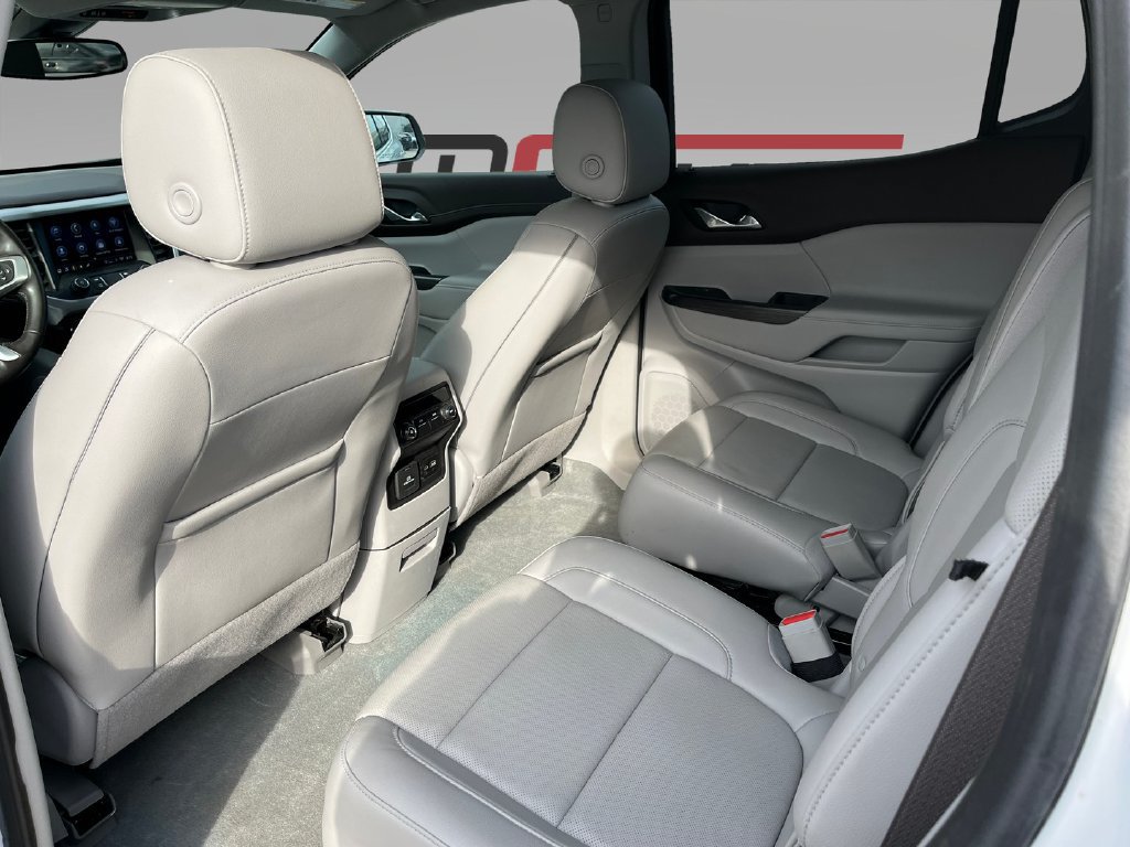 Used 2023 GMC Acadia SLT w/ LPO, Floor Liner Package FWD image 16