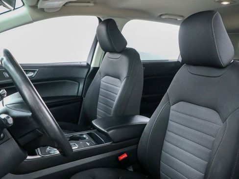 Used 2021 Ford Edge SE image 23