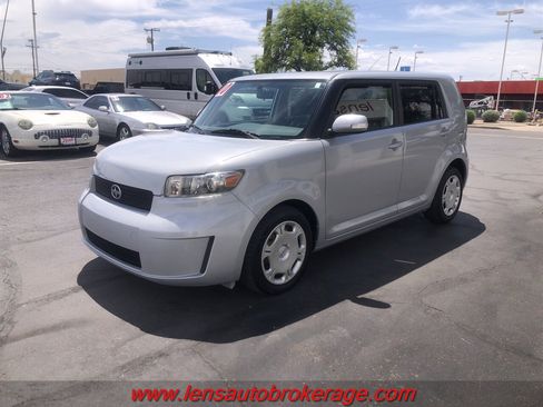 Used 2010 Scion xB FWD image 4