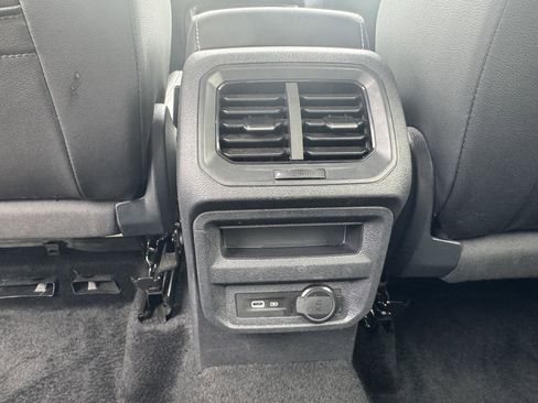 Used 2024 Volkswagen Tiguan SE image 10