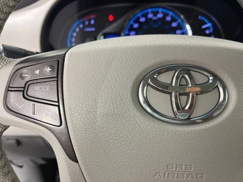 Used 2013 Toyota Sienna XLE image 9