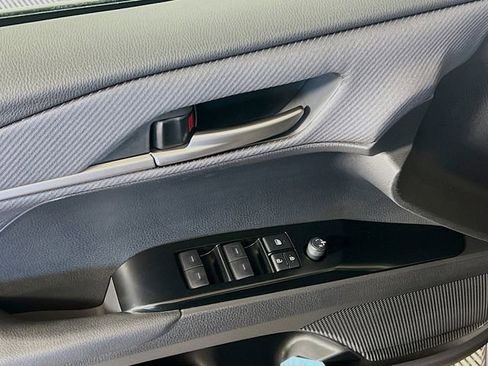 Used 2025 Toyota Camry SE image 11