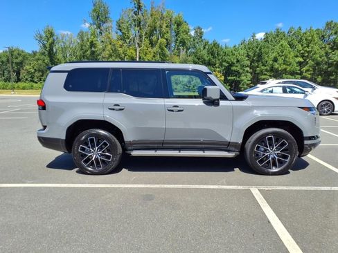 New 2025 Lexus GX 550 image 2