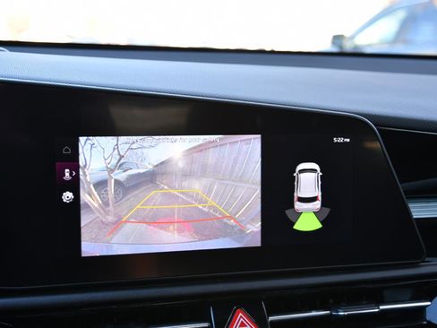 Used 2023 Kia Niro EX Touring image 36