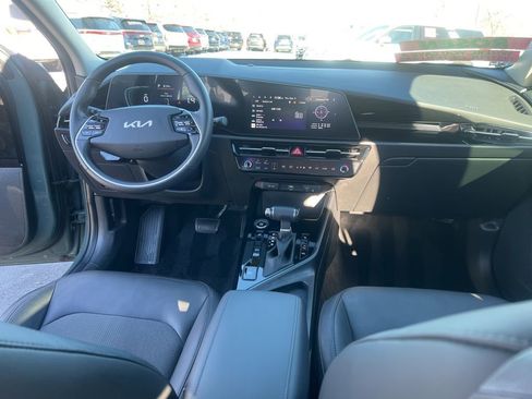 Certified 2023 Kia Niro EX image 17