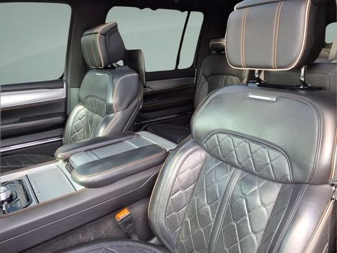 Used 2022 Jeep Grand Wagoneer Series III w/ Rear Seat Video Group 1 AWD/4WD image 12