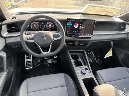 New 2026 Volkswagen Tiguan SE R-Line image 7