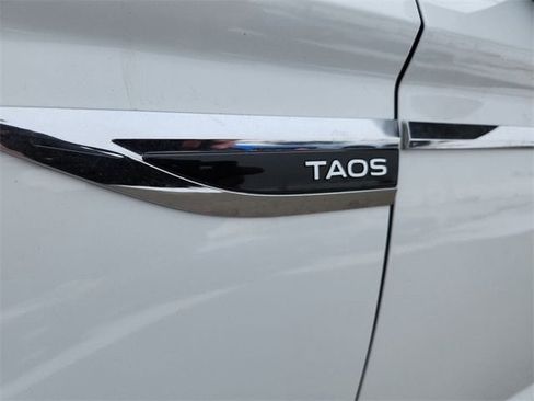 Used 2022 Volkswagen Taos SE image 30