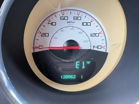 Used 2014 Dodge Challenger SXT RWD image 17