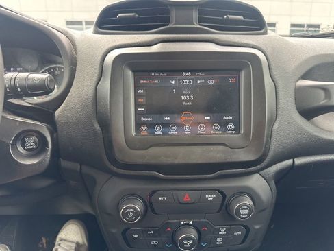 Used 2018 Jeep Renegade Latitude w/ Popular Equipment Group FWD image 7
