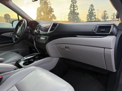 Used 2017 Honda Pilot Touring image 19
