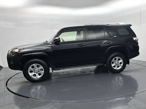 Used 2016 Toyota 4Runner SR5 AWD/4WD image 4
