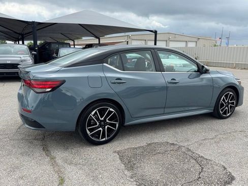 Used 2025 Nissan Sentra SR FWD image 6