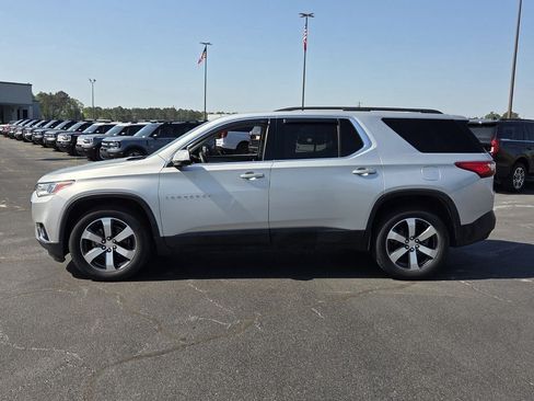 Used 2020 Chevrolet Traverse LT w/ LT Premium Package AWD/4WD image 4