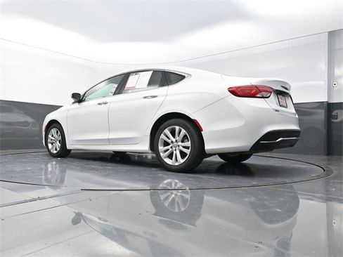 Used 2016 Chrysler 200 Limited image 31