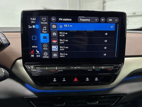 Used 2023 Volkswagen ID.4 Pro image 17