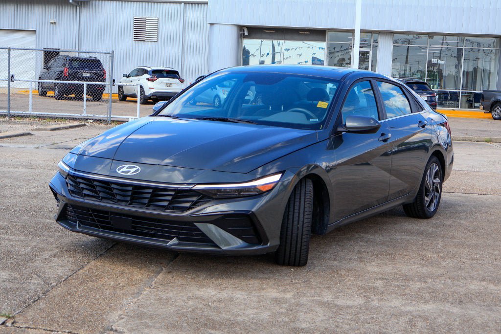 Used 2025 Hyundai Elantra SEL FWD image 24