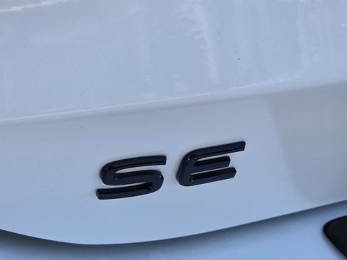 New 2026 Volkswagen Tiguan SE R-Line FWD image 14