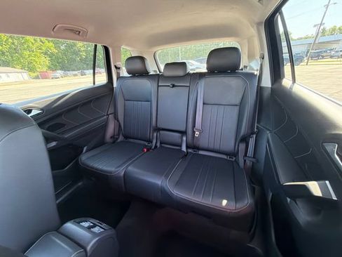Used 2022 Volkswagen Tiguan SE AWD/4WD image 16