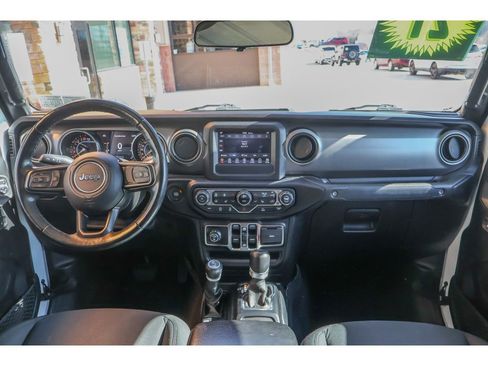 Used 2021 Jeep Gladiator Sport image 12
