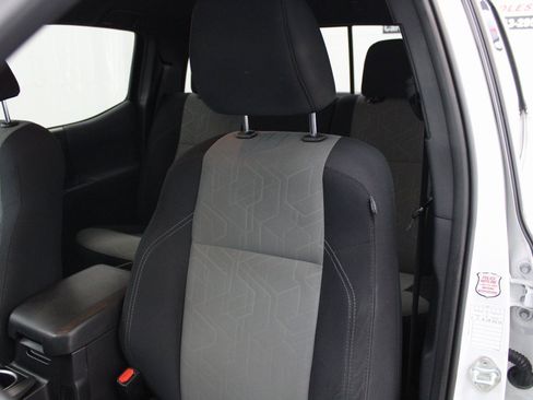 Used 2021 Toyota Tacoma TRD Off-Road w/ Technology Package image 17