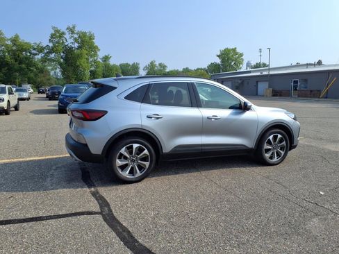 Used 2023 Ford Escape Platinum image 4