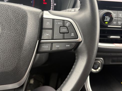 Used 2025 Toyota Grand Highlander AWD image 21