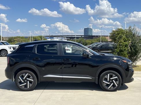 Used 2026 Nissan Kicks SV FWD image 4