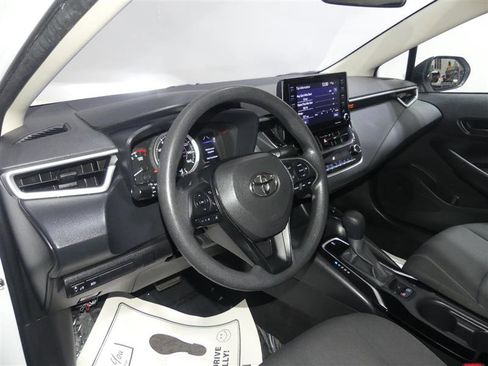 Used 2022 Toyota Corolla LE image 22