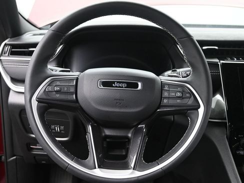 Used 2023 Jeep Grand Cherokee Altitude image 28