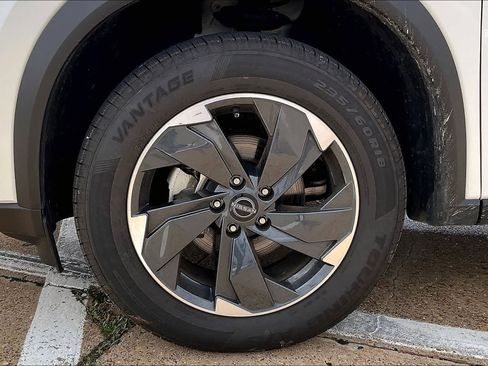 Used 2025 Nissan Rogue SV AWD/4WD image 8