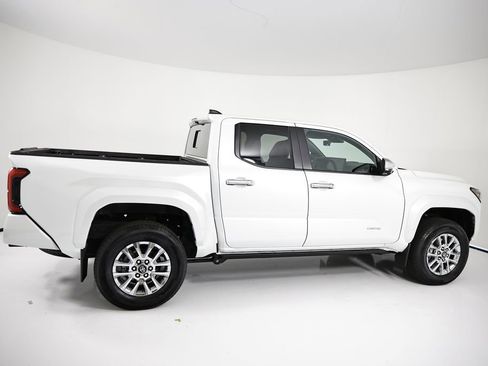 Used 2025 Toyota Tacoma Limited AWD/4WD image 6