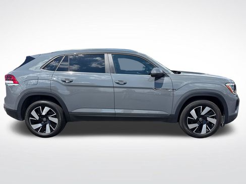 Certified 2025 Volkswagen Atlas Cross Sport SE AWD/4WD image 7