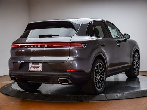 Certified 2025 Porsche Cayenne image 11