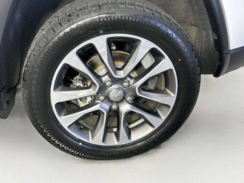 Used 2018 Jeep Grand Cherokee Limited RWD image 11