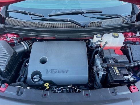 Used 2023 Chevrolet Traverse RS image 33